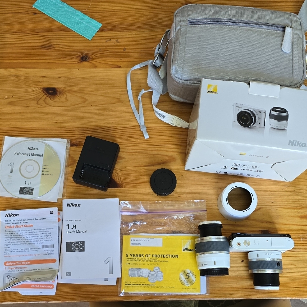 Nikon White Camera with Lens Kit